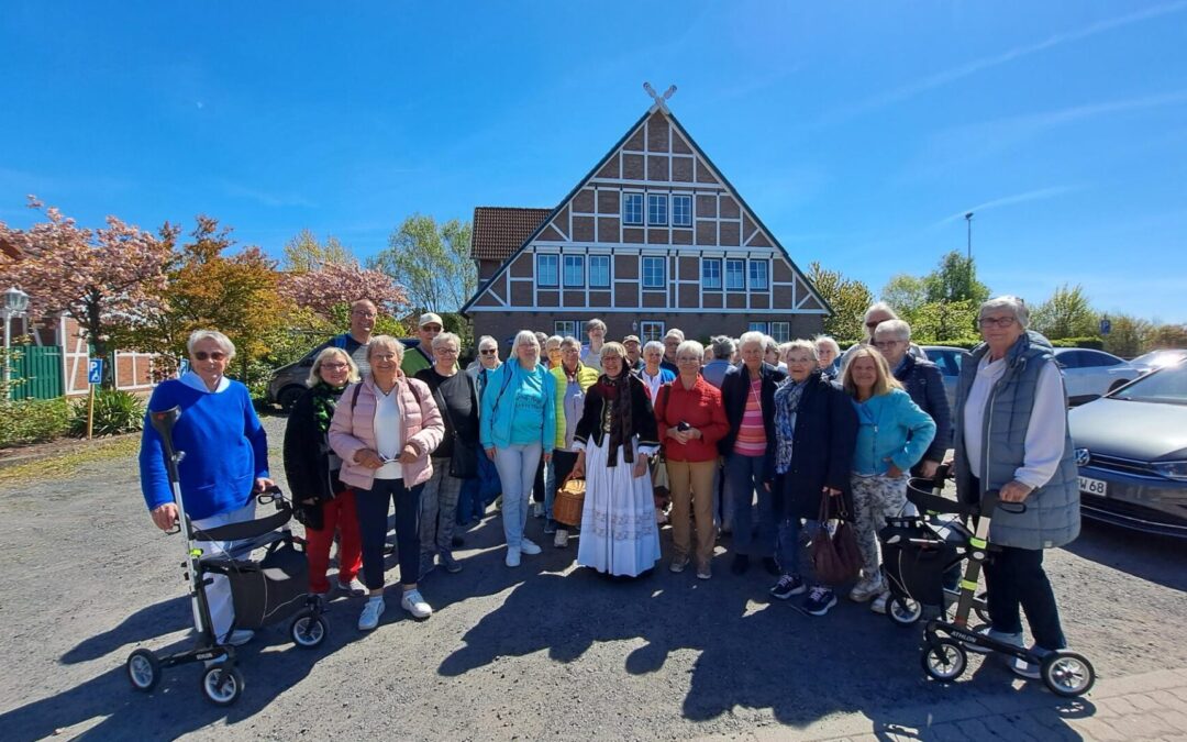 Traumhaftes Wetter beim Besuch des SoVD Itzehoe im Alten Land