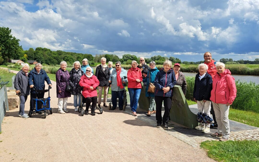 „Spazierschnack“ des SoVD Ortsverband Itzehoe und des Wandervereins Steinburg entlang der Stör